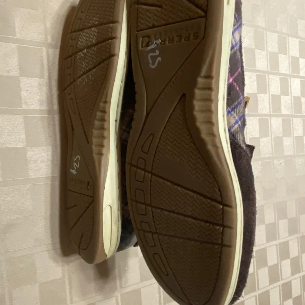 Sperry euc top
